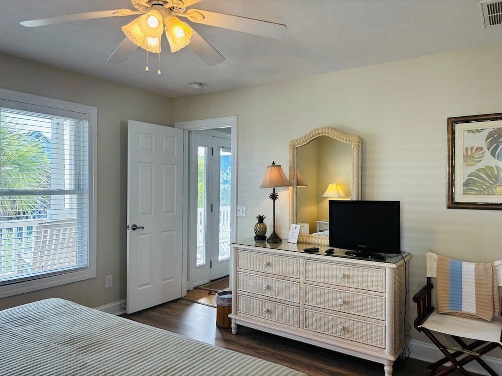 Beach Ya There 5 Bedroom Home by RedAwning