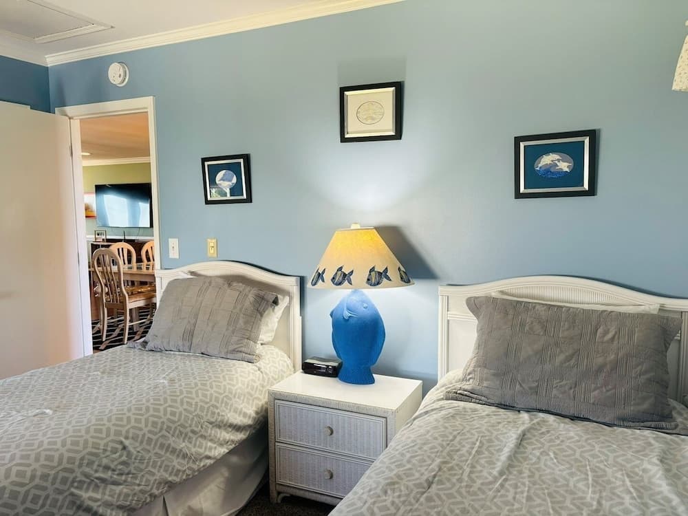 Clamelot 4 Bedroom Home by RedAwning