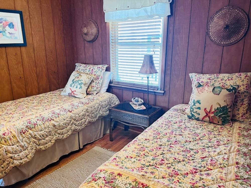 Fore Shore West- 4 Bedroom Home by RedAwning