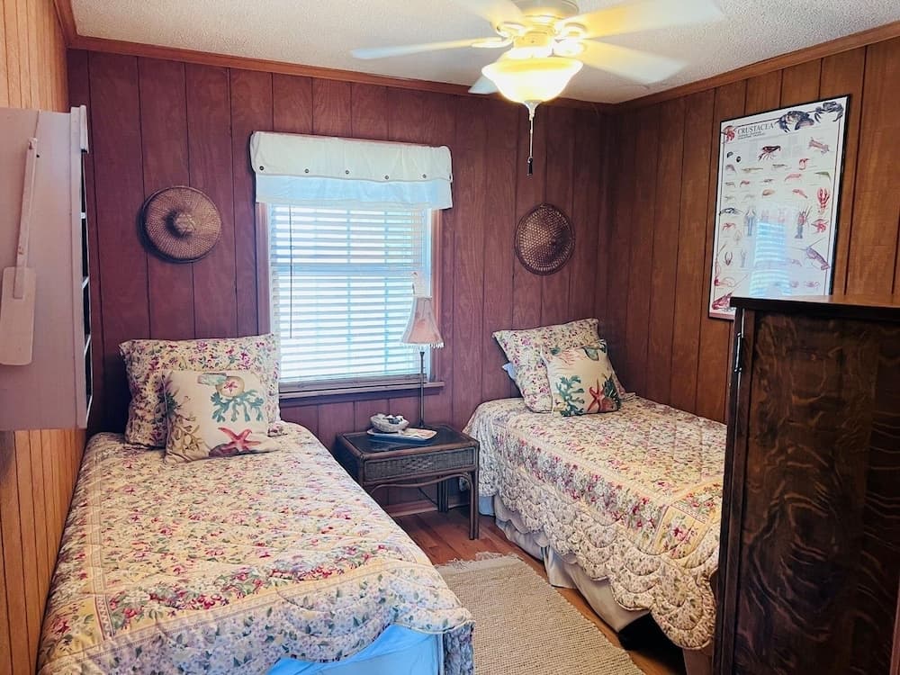 Fore Shore West- 4 Bedroom Home by RedAwning