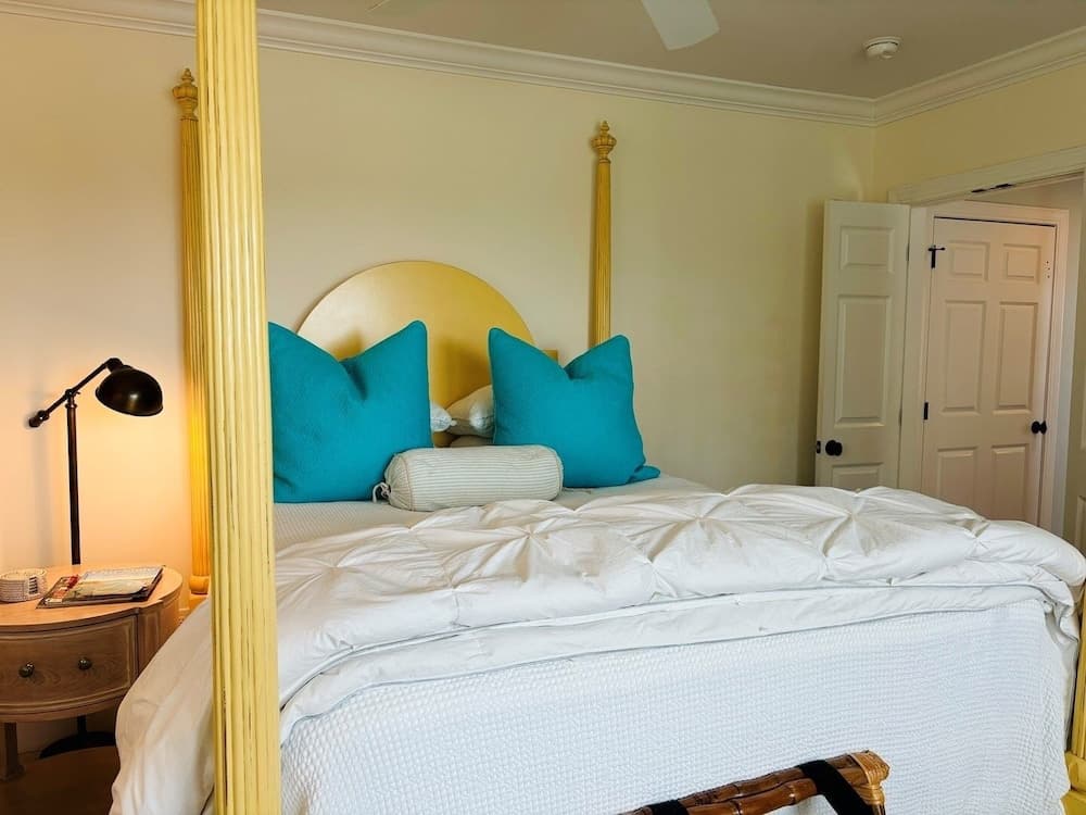 Gray Goose 5 Bedroom Home by RedAwning