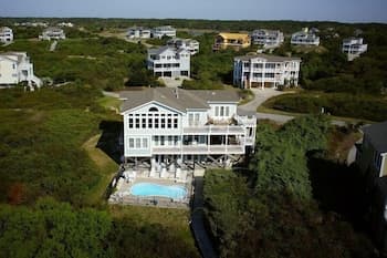 Dune Escape 5 Bedroom Home by RedAwning