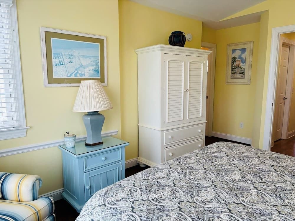 Inn Between 6 Bedroom Home by RedAwning