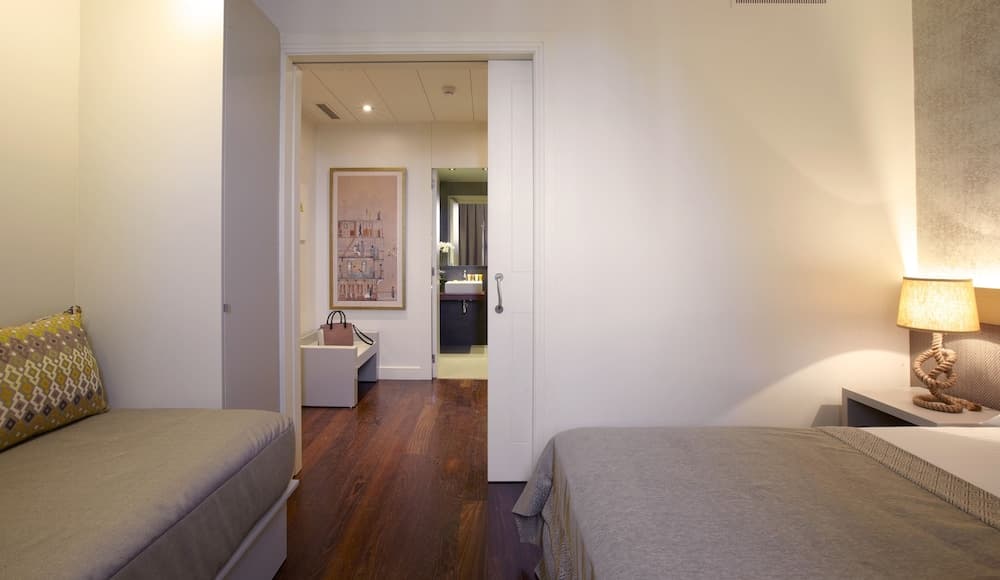 Duquesa Suites Landmark Hotel by Duquessa Hotel Collection