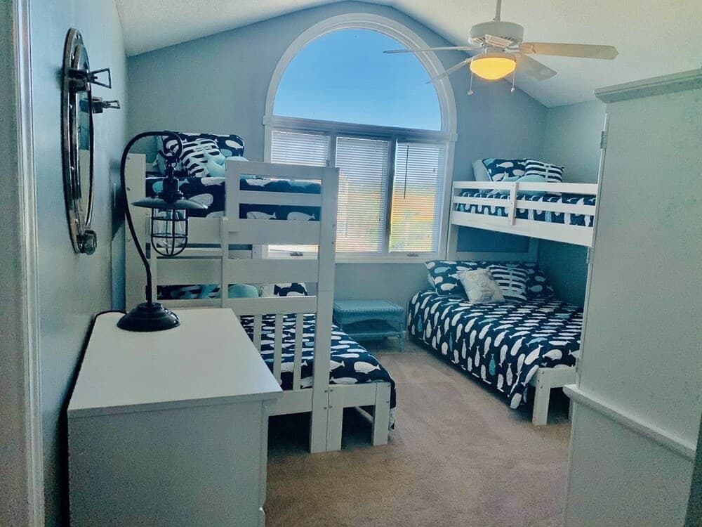 Park Place- 6 Bedroom Home by RedAwning