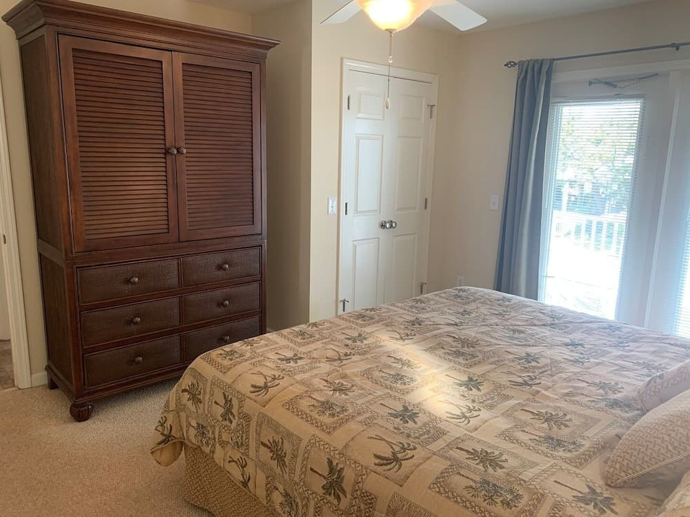 Sandy Toes 3 Bedroom Home by RedAwning