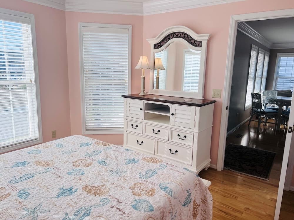 Victoria - 3 Br Home