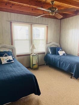 Wayne's World 3 Bedroom Home by RedAwning