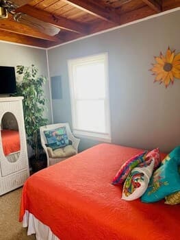 Wayne's World 3 Bedroom Home by RedAwning