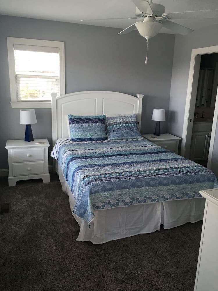 Best Day Ever 4 Bedroom Home by RedAwning