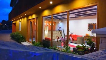 Dorado Eagle Beach Hotel