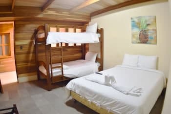 Casa Aura Beachfront Premium Hostel