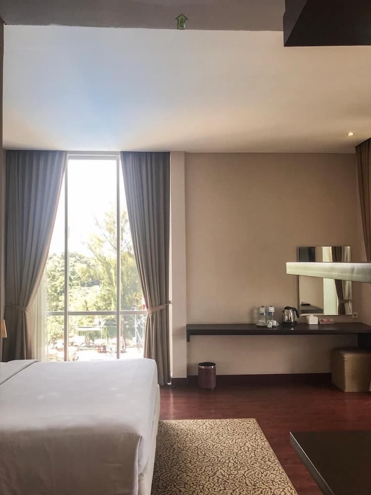 Oasis Siliwangi Sport Hotel