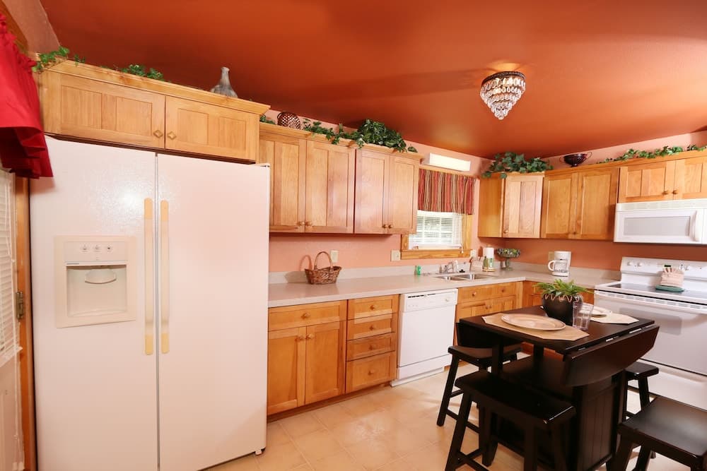 Pine Needles 6 1 Br cabin by RedAwning