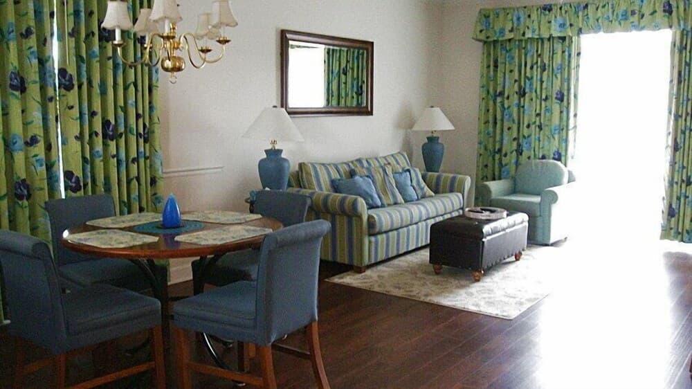 Wedgewood #511 2 Bedroom Condo by RedAwning