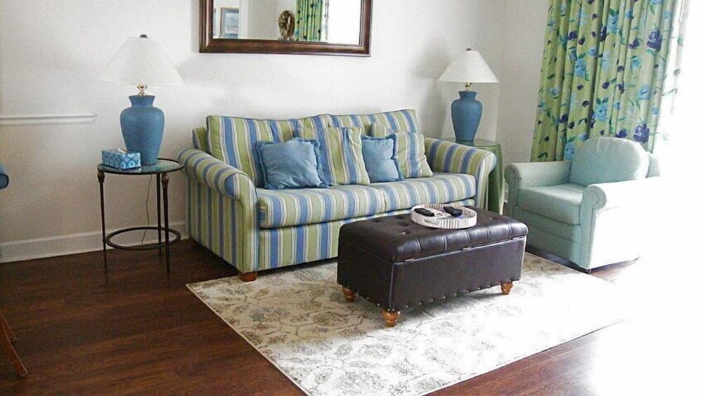 Wedgewood #511 2 Bedroom Condo by RedAwning