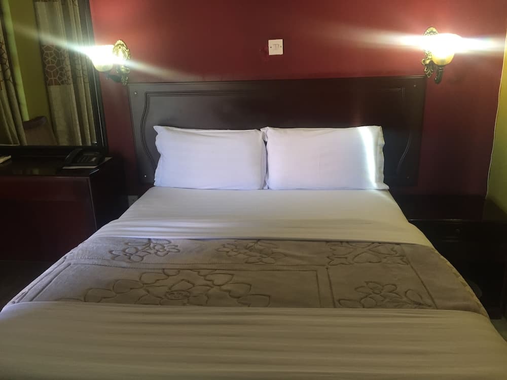 Gumare Executive Lodge