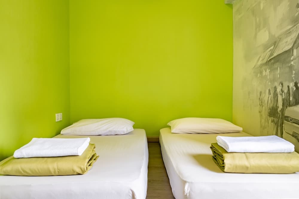 PODs The Backpackers Home & Cafe