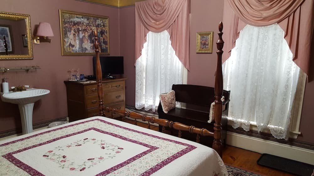 Holidae House Bed & Breakfast