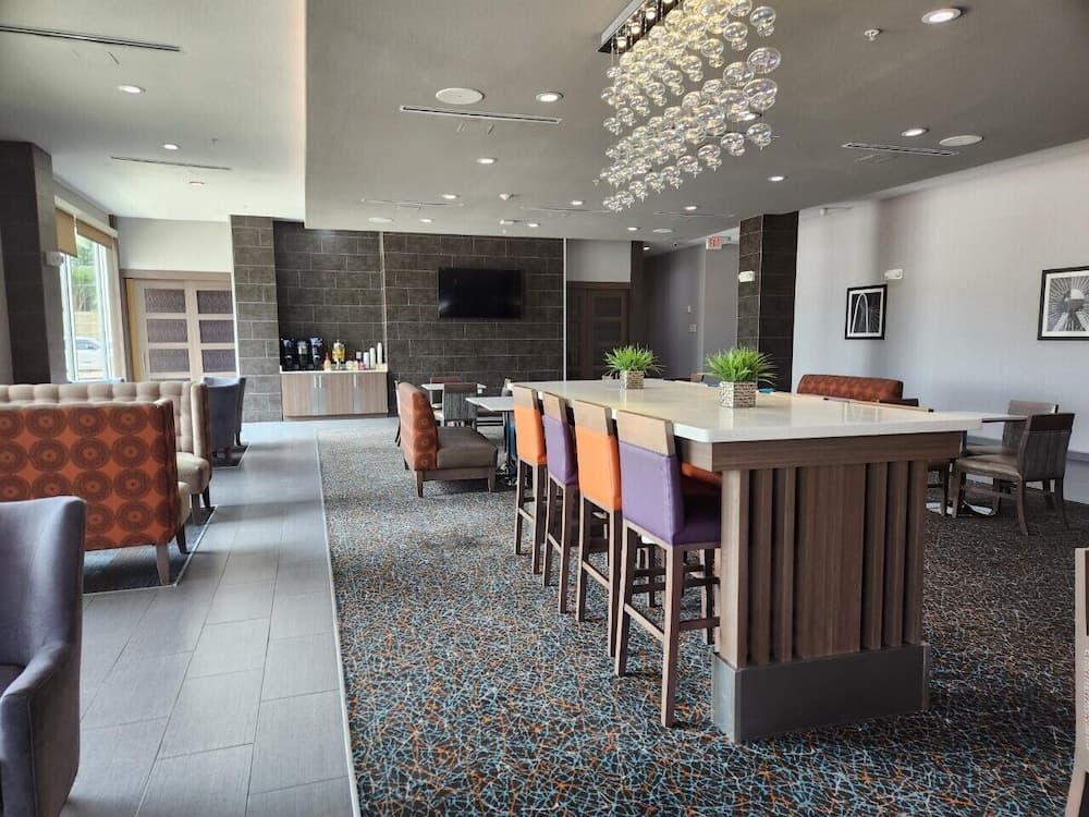 La Quinta Inn & Suites by Wyndham Dallas Grand Prairie North