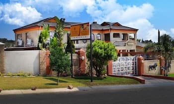 Visit Vakasha Guest Lodge 2