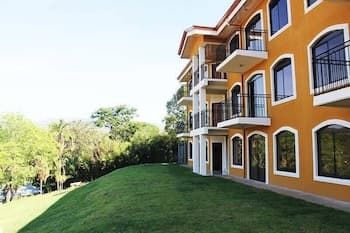 La Jacaranda Luxury Condos