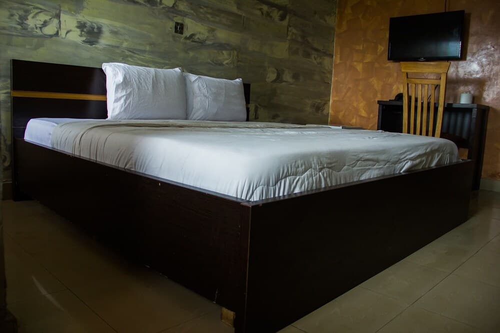 Glasshouse Hotel and Suites