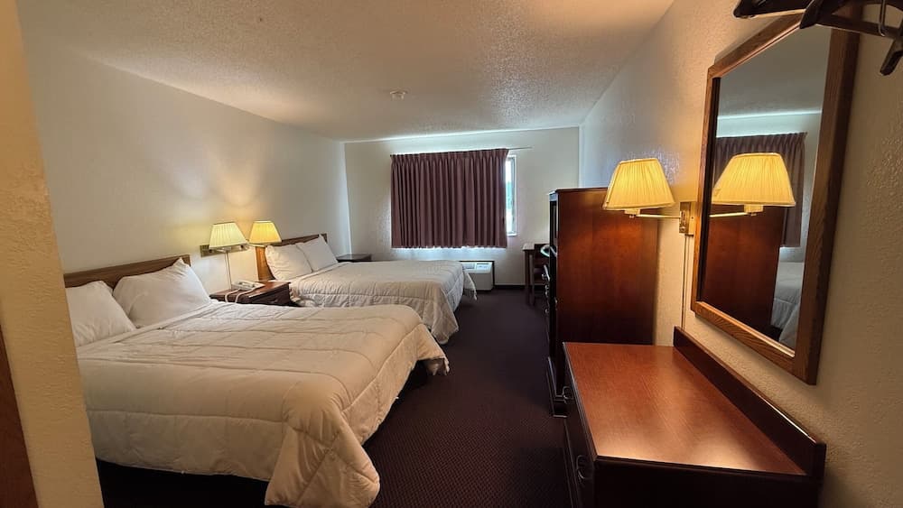 Clarion Hometown Inn