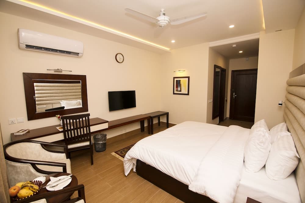 Hotel One Rahim Yar Khan Club Road