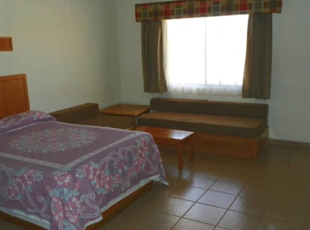 Hotel Maria Luisa Inn & Suites