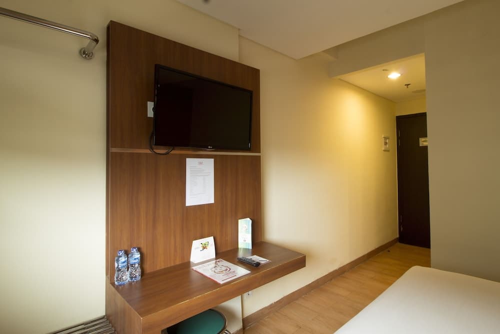 RedDoorz near Kota Tua