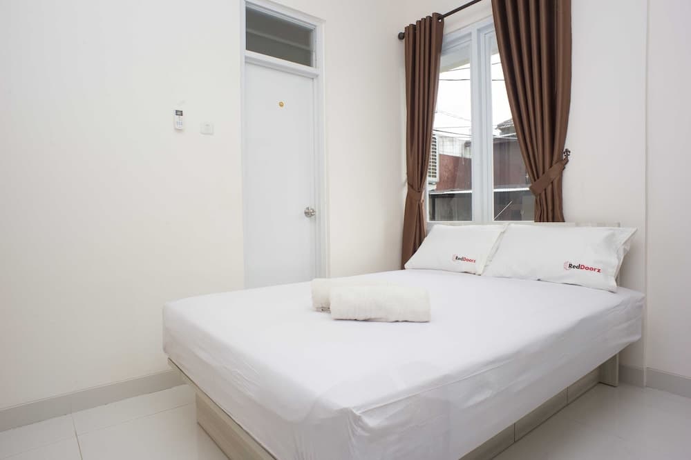 RedDoorz @ Anggrek Radio Dalam