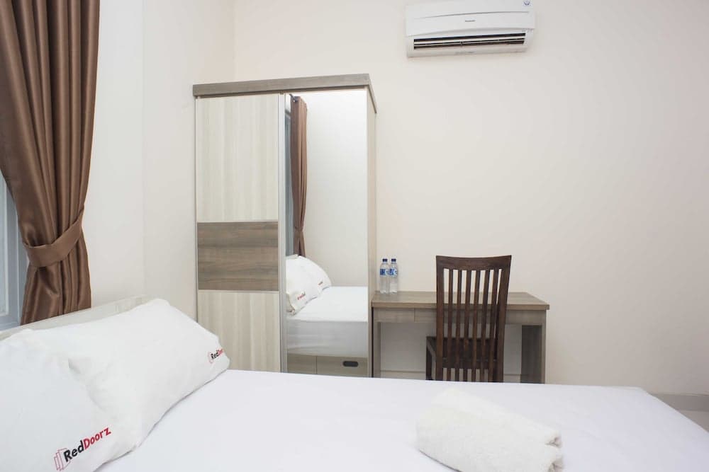 RedDoorz @ Anggrek Radio Dalam