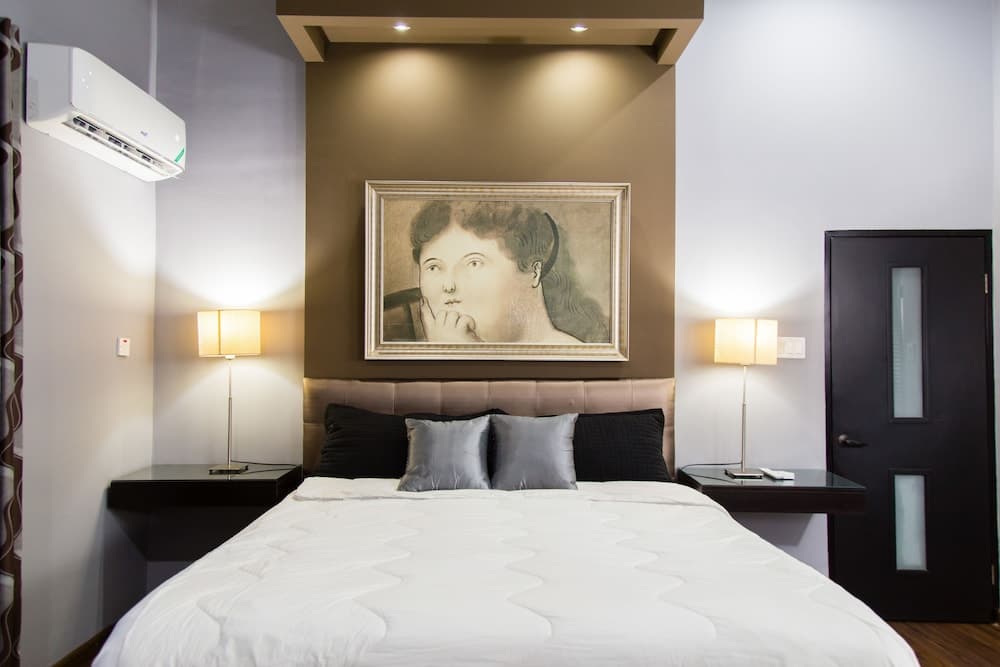 New Kingston Apartment at The Palms