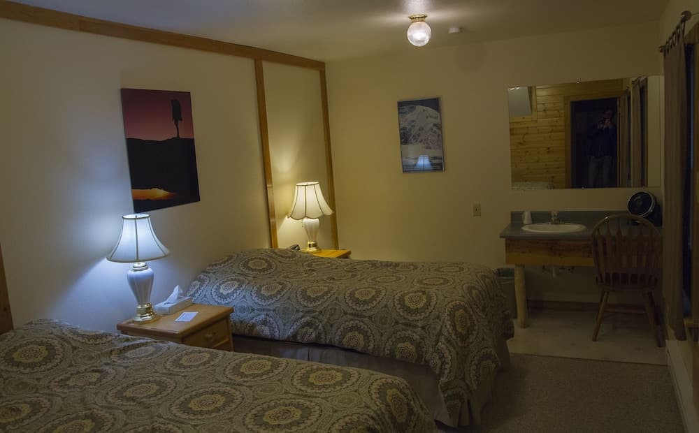 Whittaker's Motel & Historic Bunkhouse