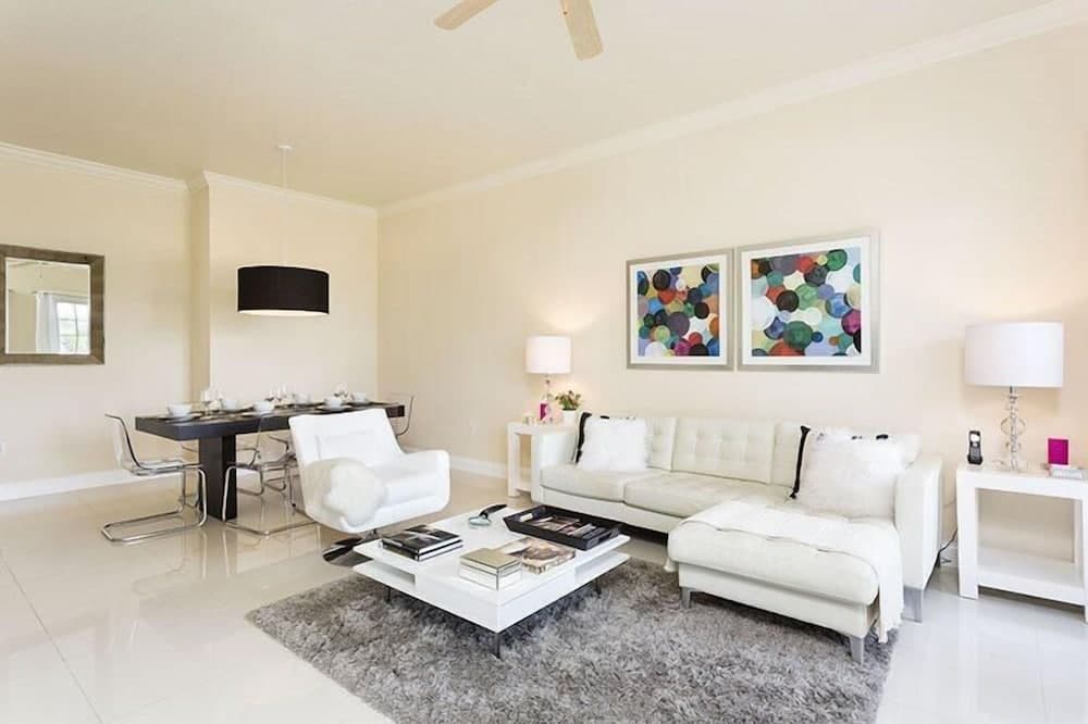 Condo Contemporary 3 Bedroom Reunion