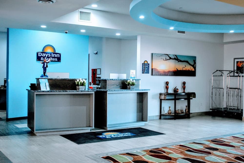 Days Inn & Suites by Wyndham Lubbock Medical Center