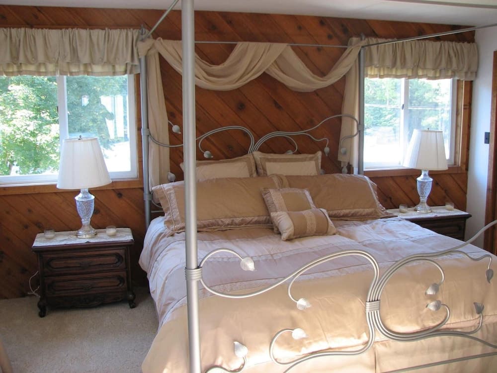 Churchill Pointe Inn