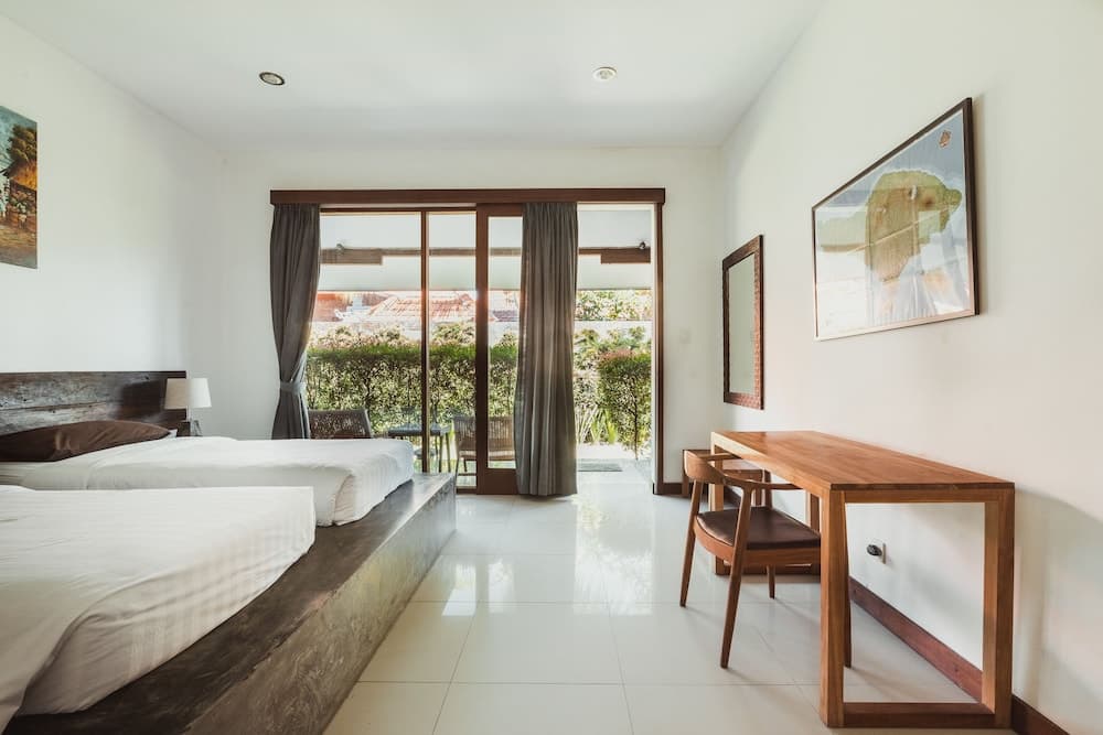 Big Brother Surf Inn