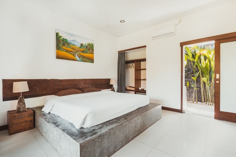 Big Brother Surf Inn