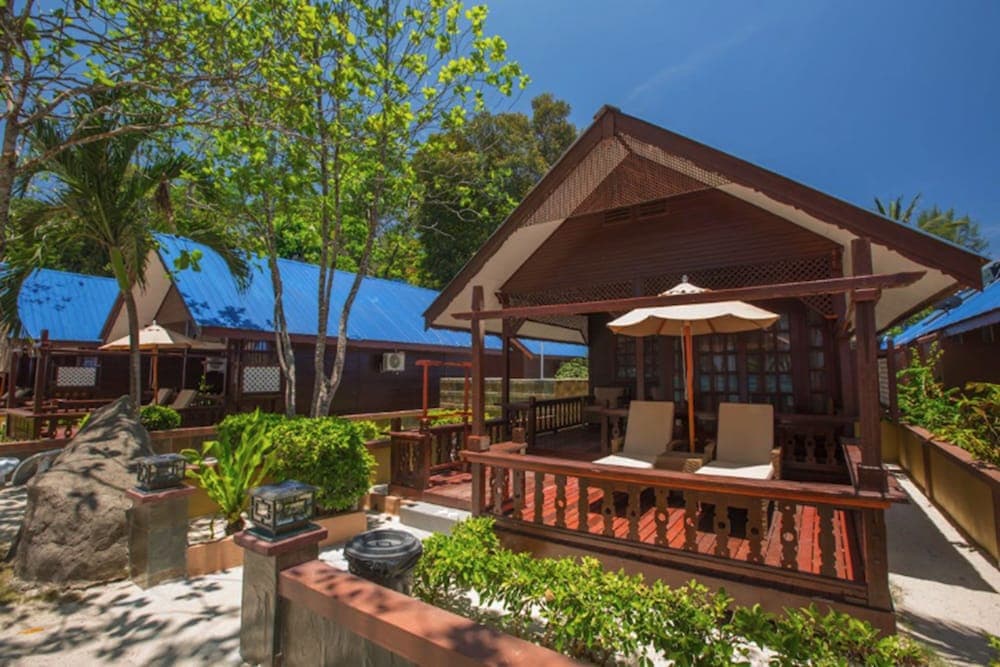 Coral View Island Resort