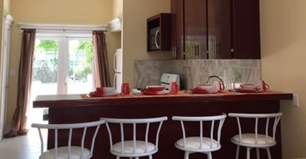 Mangrove Cay Sea View Villas