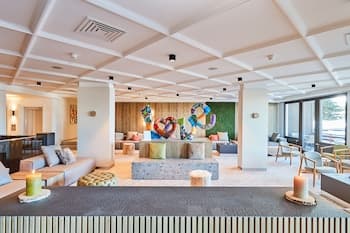 Victoria Hotel & Residence