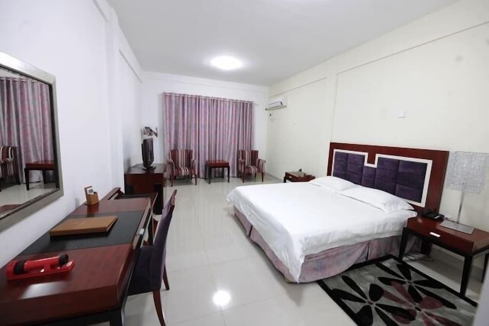 Hotel Ritz Waku-Kungo