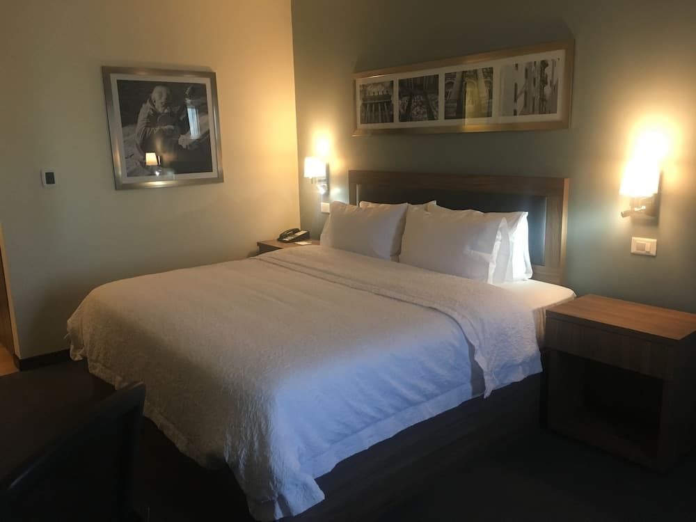 Hampton Inn & Suites by Hilton Salamanca Bajio