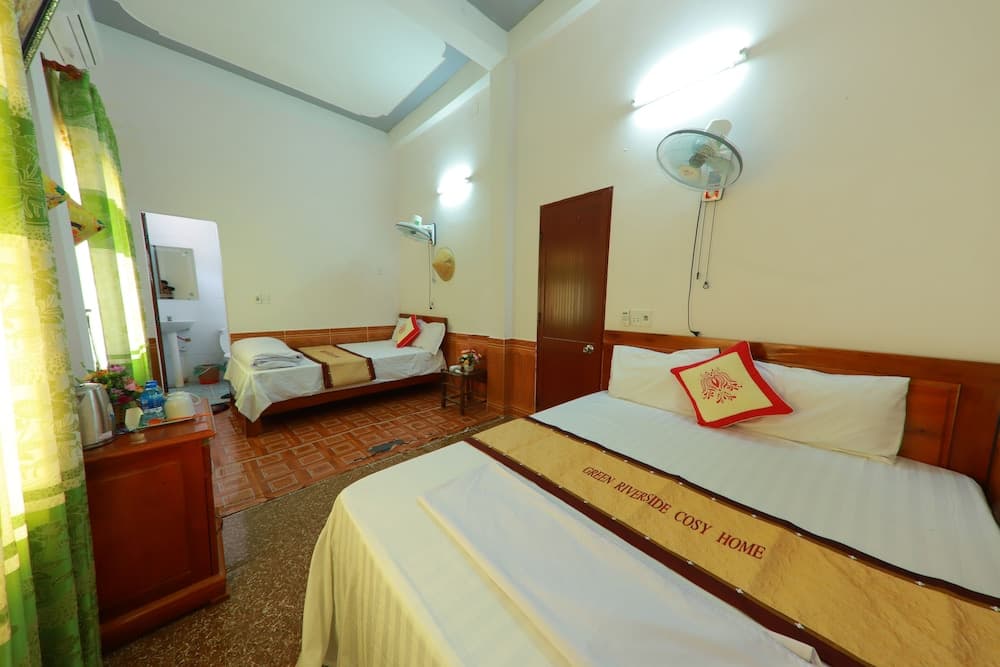 Green Riverside Cosy Home