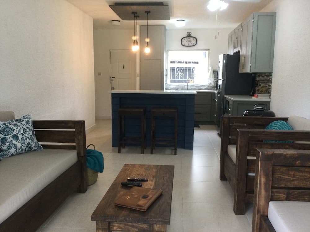 Moonshine 316 Rockley Golf Club