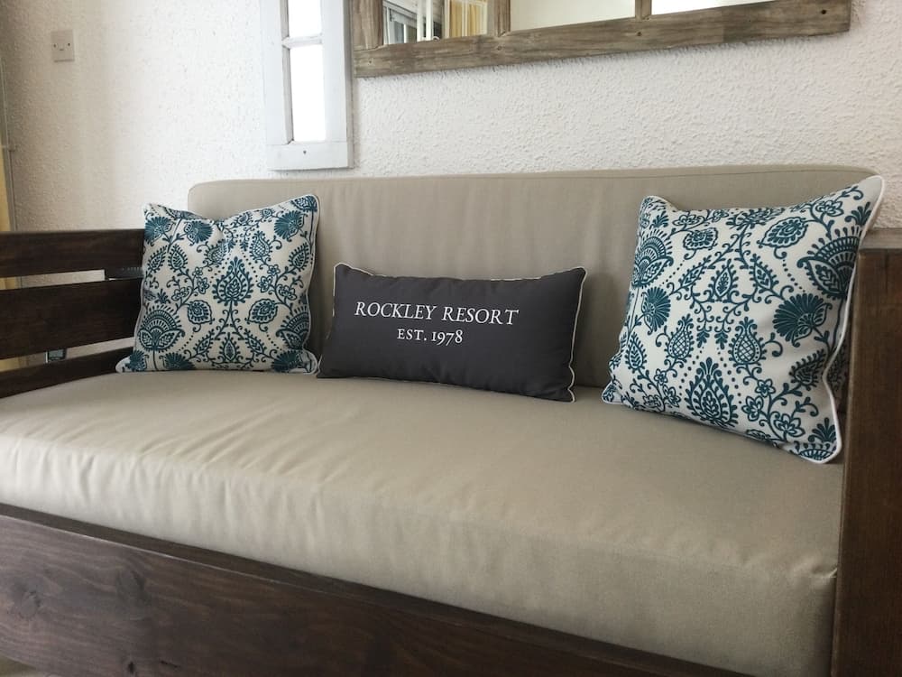 Moonshine 316 Rockley Golf Club