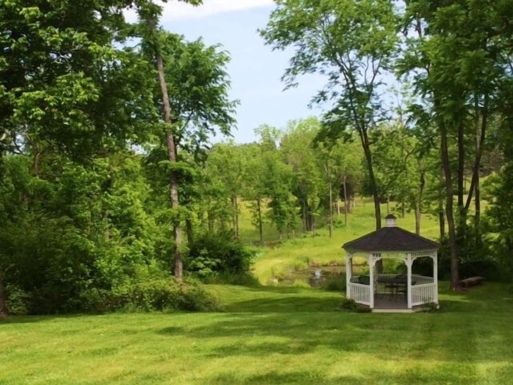 Maysville Manor Bed & Breakfast