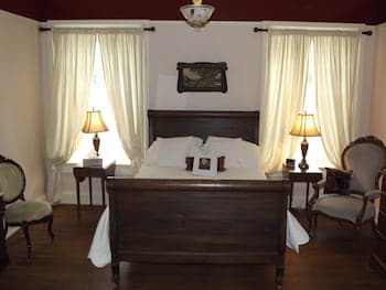 Maysville Manor Bed & Breakfast